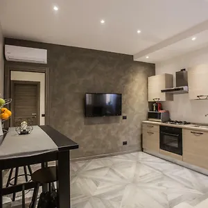 Apartment Castle Near Duomo, Milan